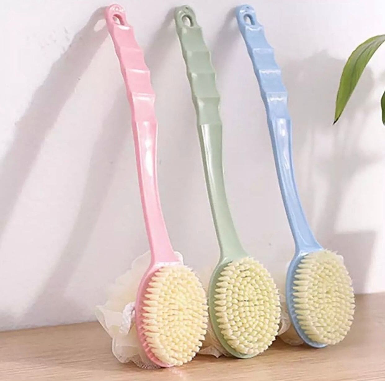 2 In 1 Bathing Scrubbing Long Handle Brush, Shower Body Brush with Bristles and Loofah, Back Scrubber Bath Mesh Sponge with Curved Long Handle, Back Scrubber Body Brush