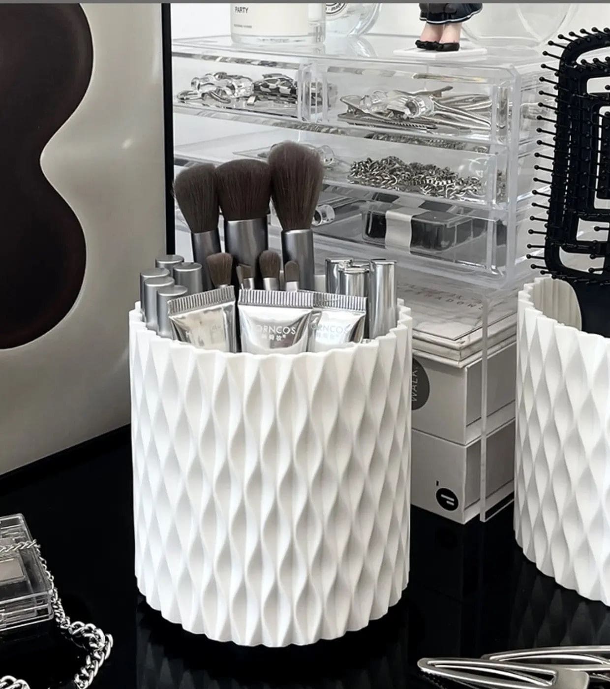 Makeup Bucket Organizer, Multifunctional Rotating Pencil Makeup Brush Holder, Hollow Multiuse Organizer, Non-slip Round Multi Grid Desktop Sundries Pencil Holder, Lipstick Eyebrow Pencil Holder, Desktop Makeup Brush Storage Bucket